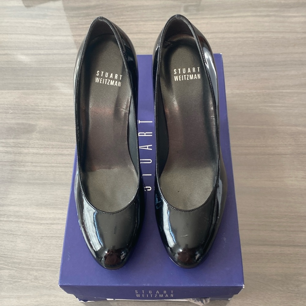 Stuart Weitzman heel 5.5  black patent shoes
